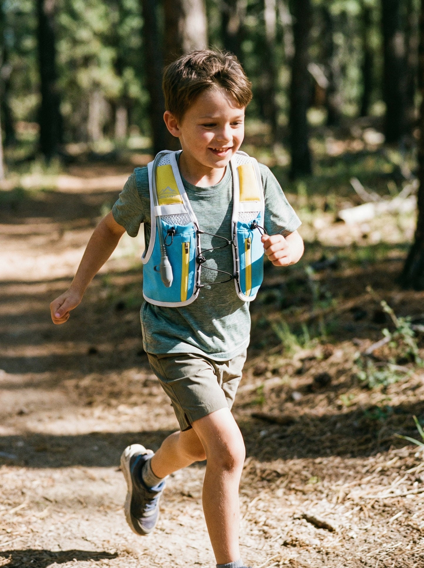 Zelvot | Adjustable Kids Running Vest – 8 Pockets, Lightweight, USA Patent, with Water Bladder