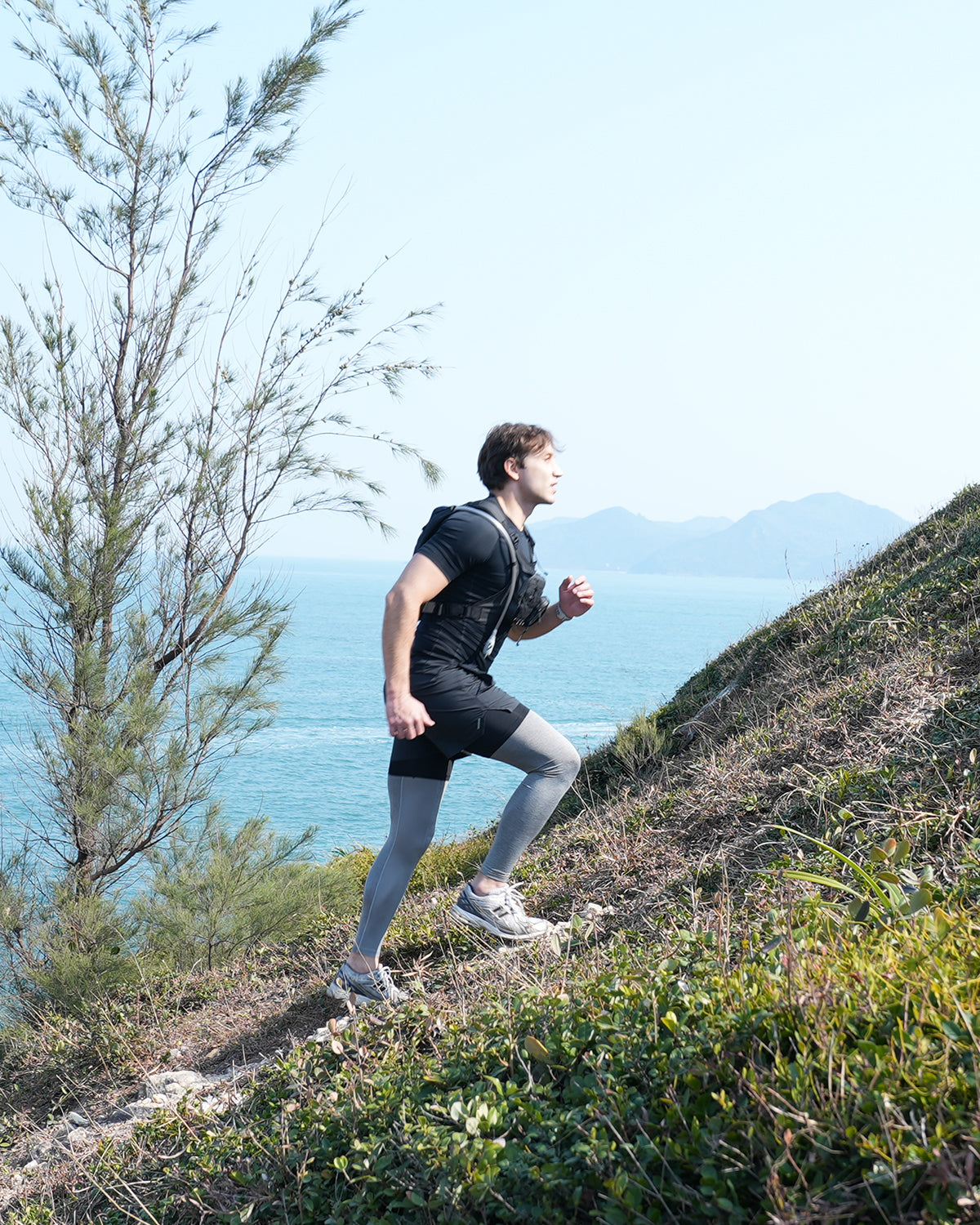Zelvot | 2L Hydration Vest with USA Patent | Lightweight & Reflective Marathon Pack