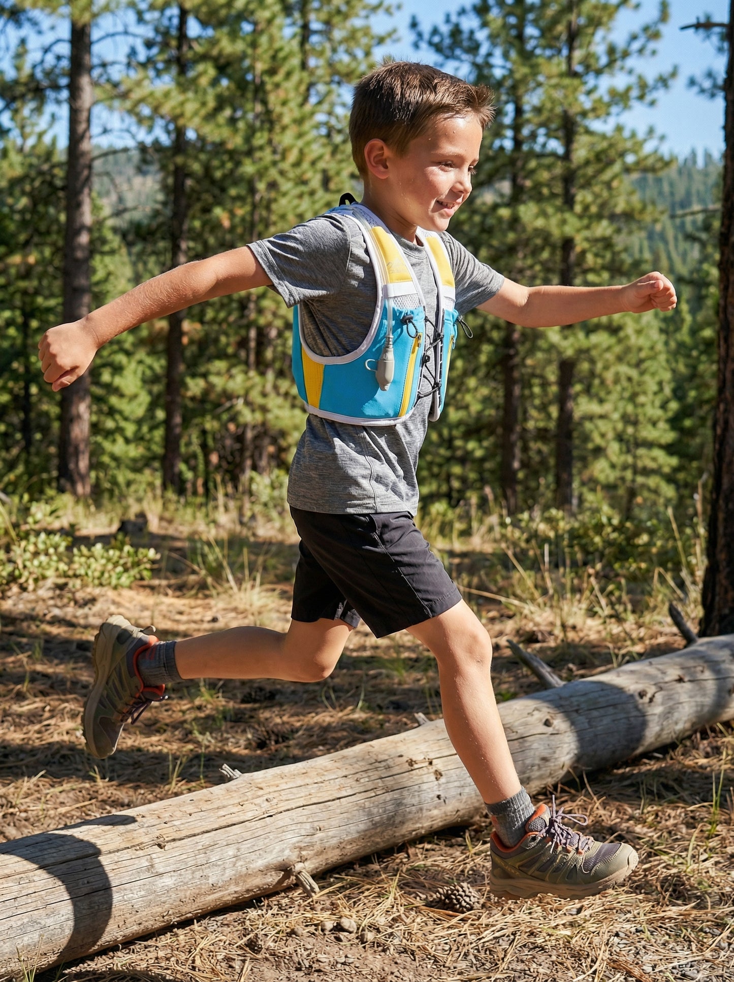 Zelvot | Adjustable Kids Running Vest – 8 Pockets, Lightweight, USA Patent, with Water Bladder